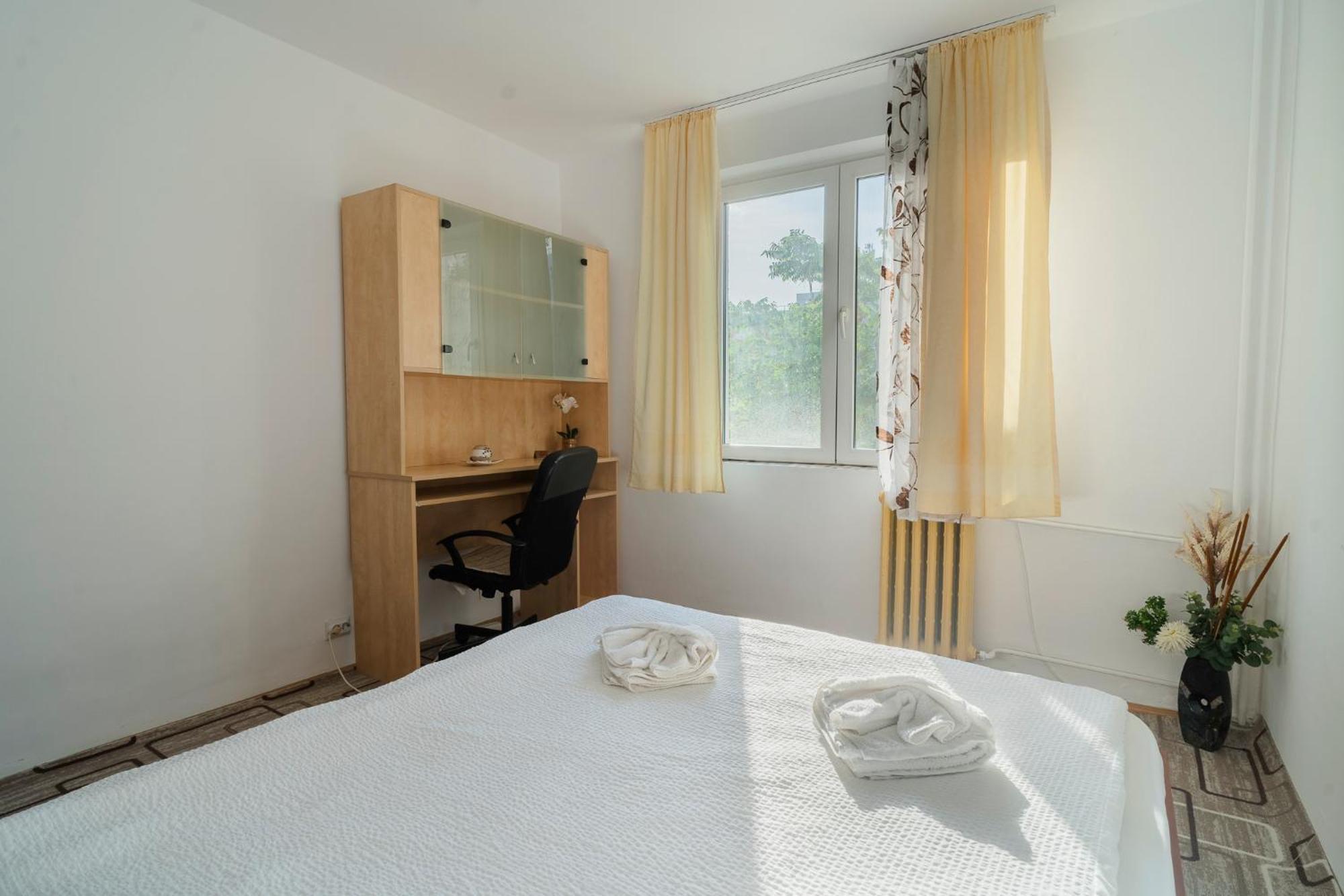 Rustic & Spacious 3Br Apartment Bucureşti Ngoại thất bức ảnh