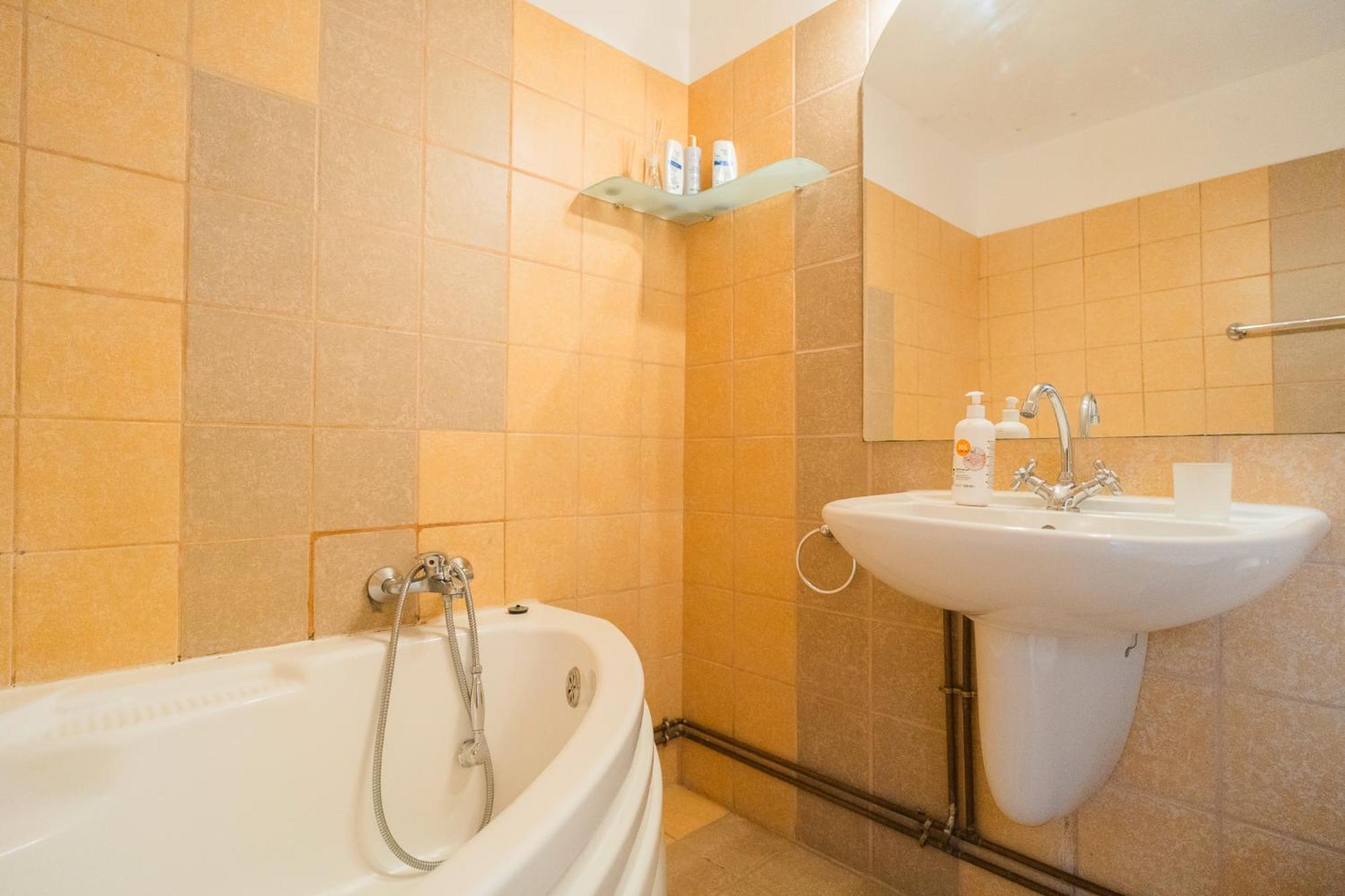 Rustic & Spacious 3Br Apartment Bucureşti Ngoại thất bức ảnh