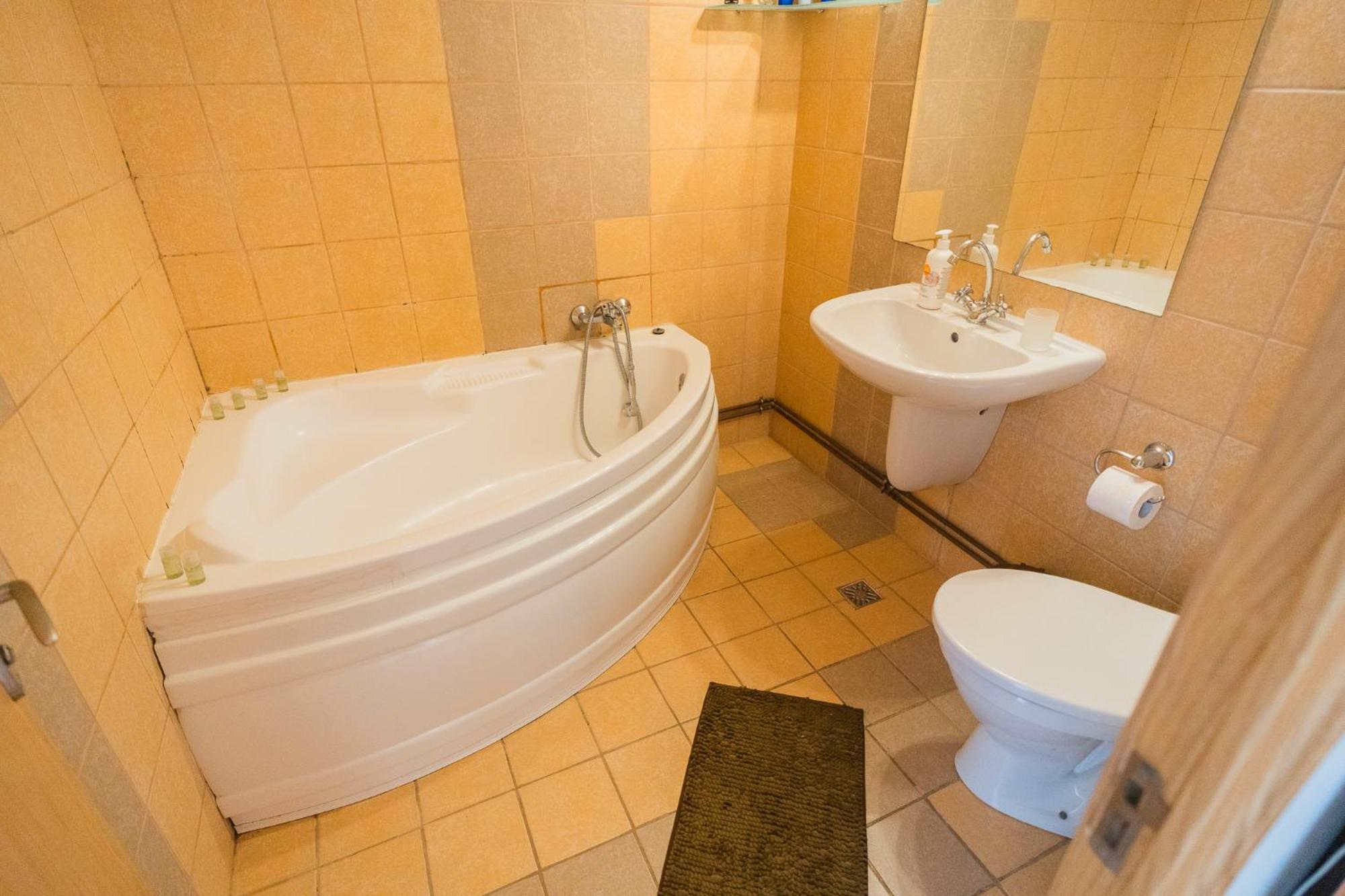 Rustic & Spacious 3Br Apartment Bucureşti Ngoại thất bức ảnh