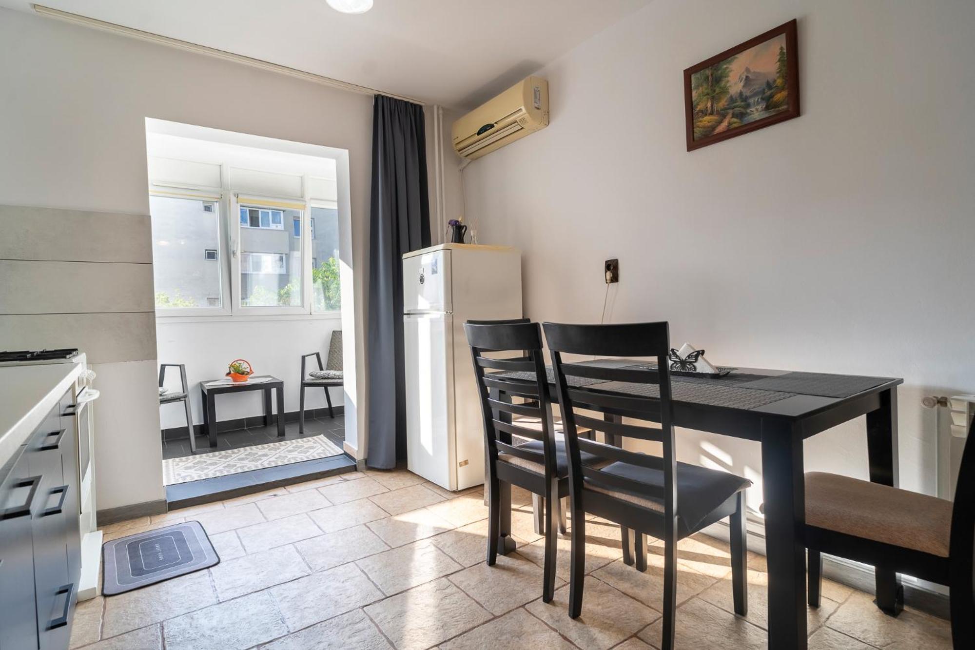 Rustic & Spacious 3Br Apartment Bucureşti Ngoại thất bức ảnh
